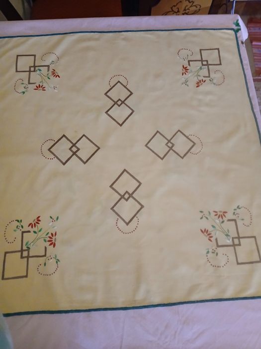 Fata de masă,cusută manual,68×65 cm, cusută manuaĺ