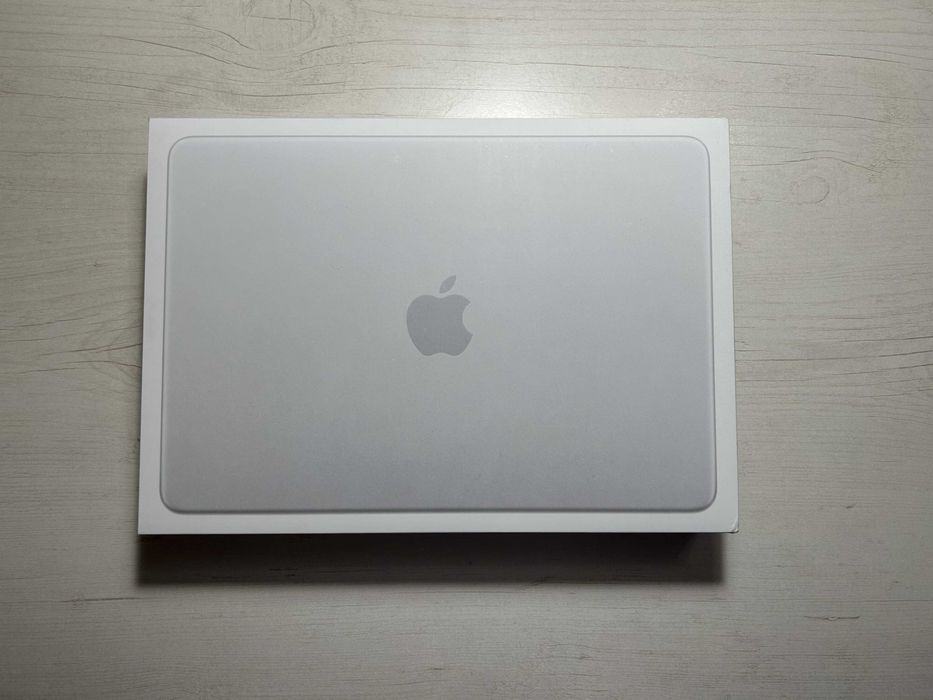 MacBook Neo 13", почти новый
