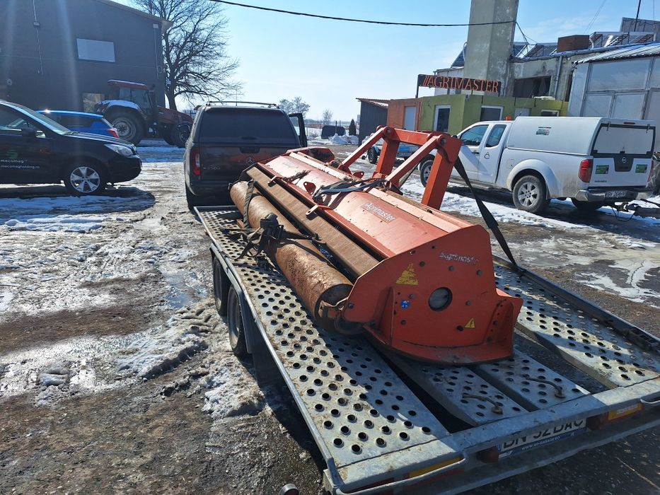 Transport utilaje ,baloti  cherestea...