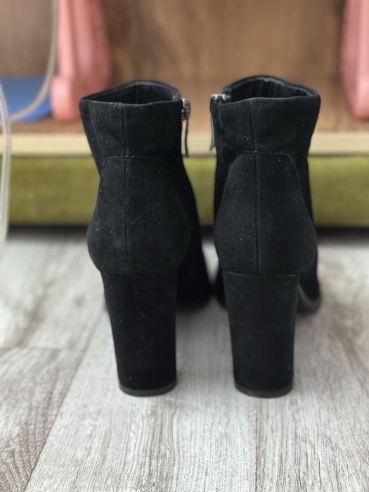 Продам полуботинки на каблуках