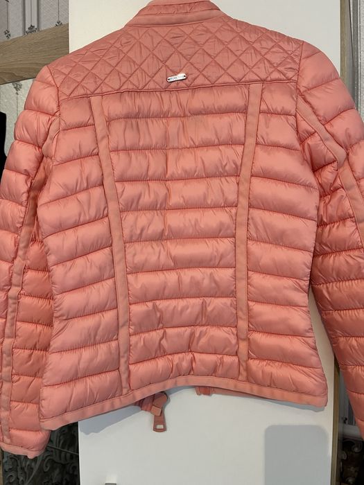 Розовая куртка Guess