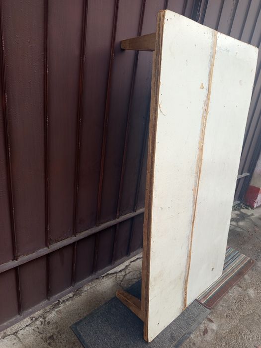 На продажу / стол  / .