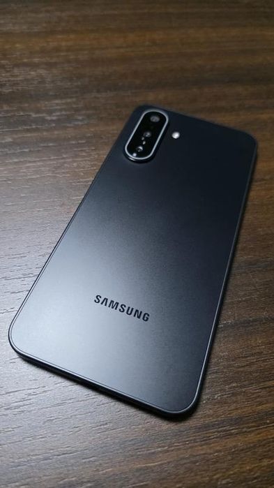 Samsung a17 128/6gb 2сим новая.Обмен на айфон 11-12 можно мини