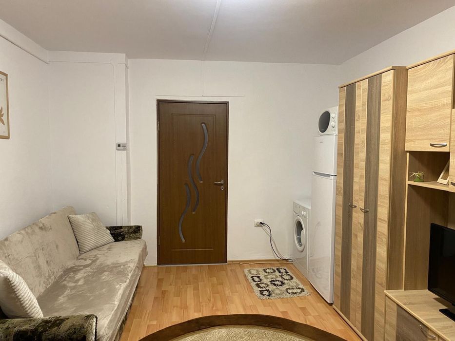 Inchiriez garsoniera 22mp