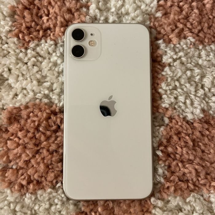 iPhone 11 White 64 GB ideal.
