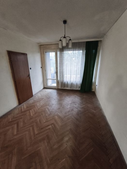 Продавам 50  кв.м.  буков паркет