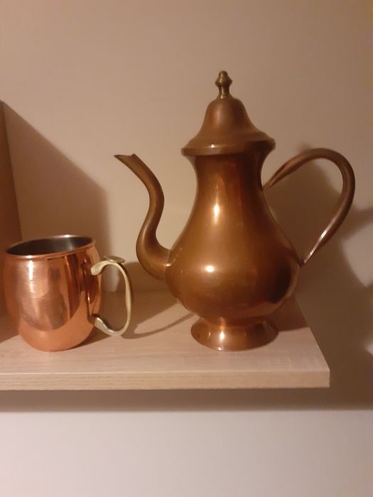 Меден чайник и чаша