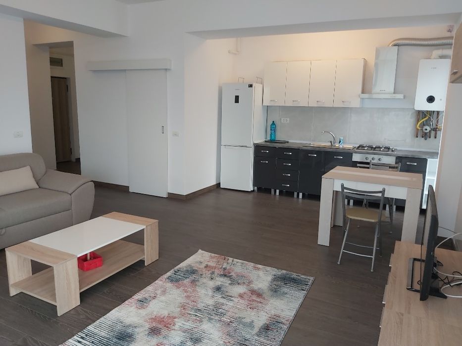 Închiriez apartament cu 2 camere