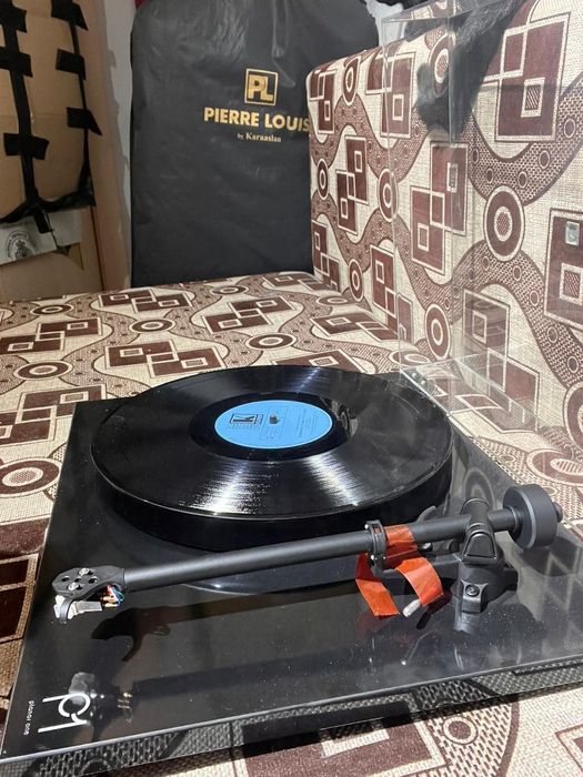 Виниловый проигрыватель Rega Planar 1 (Made in England)