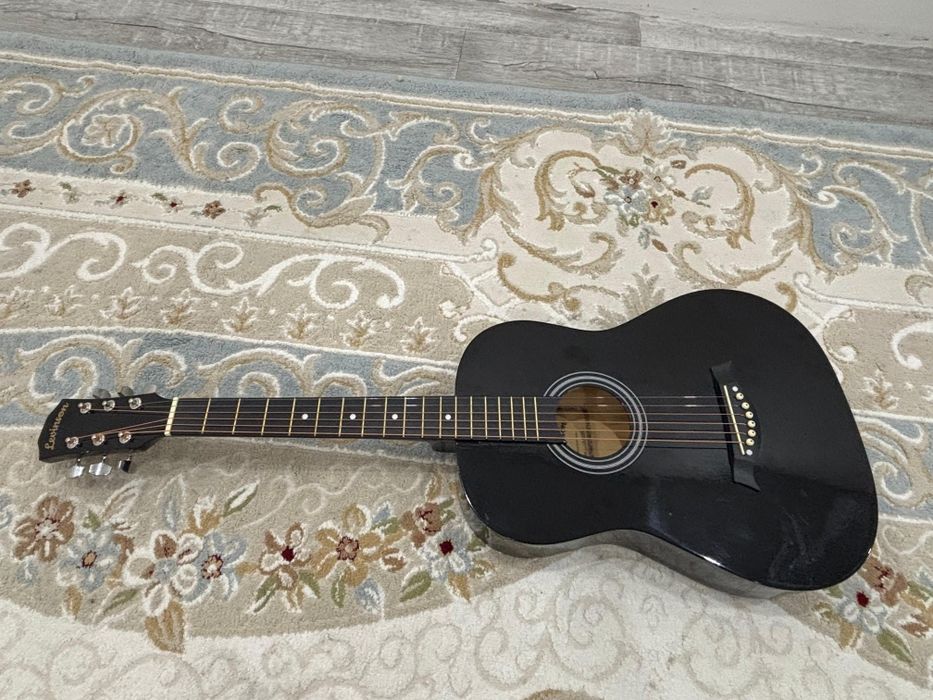 Гитара сатылады новый каропкасыда бар