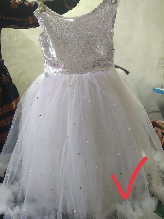 Qizlaga oq kòylela sotiladi 5-6-7- yoshga