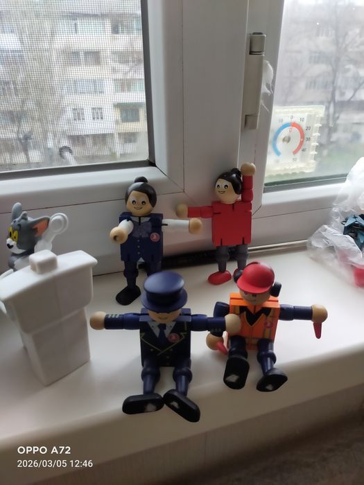 Продам игрушки, продам куклы.