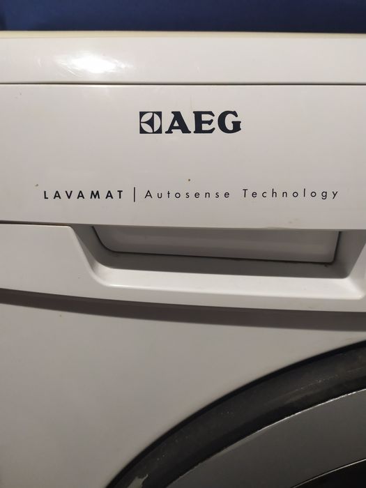 Продавам пералня AEG