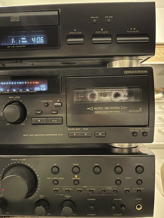 Linie audio JVC cu telecomanda