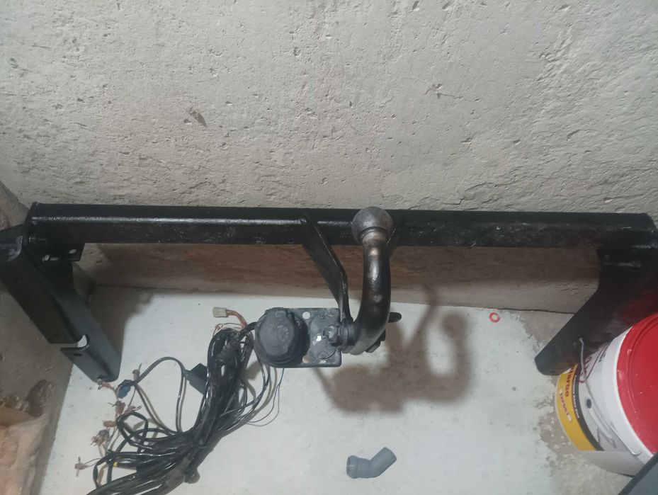 Теглич Мазда Трибют Mazda Tribute