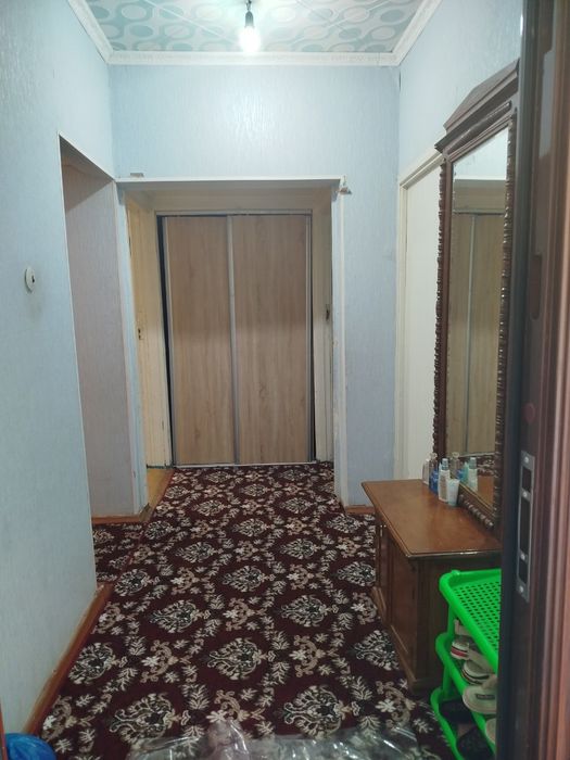 Зафарабодда 3 хоналик квартира сотилади. 11-дом, 36-кв, 4-этаж.