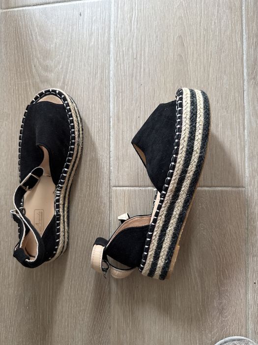 Женские босоножки