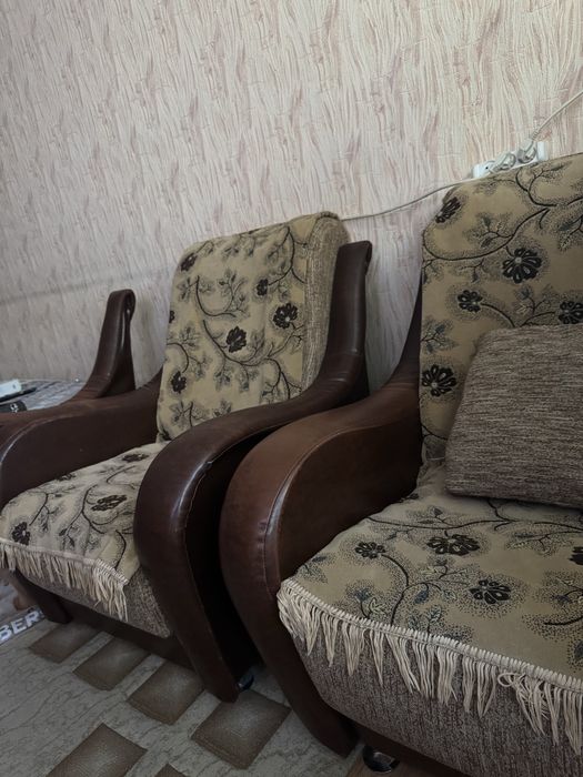 Гарнитур в хорошем состоянии