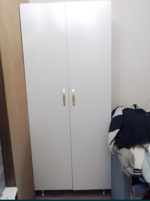 белый шкаф со штангой