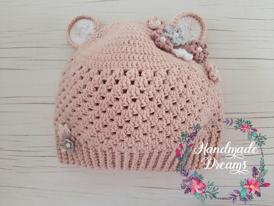 Плетени детски, дамски шапки и шалове