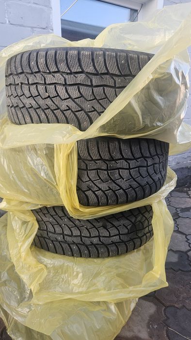 Зимние шины 285/60 r18