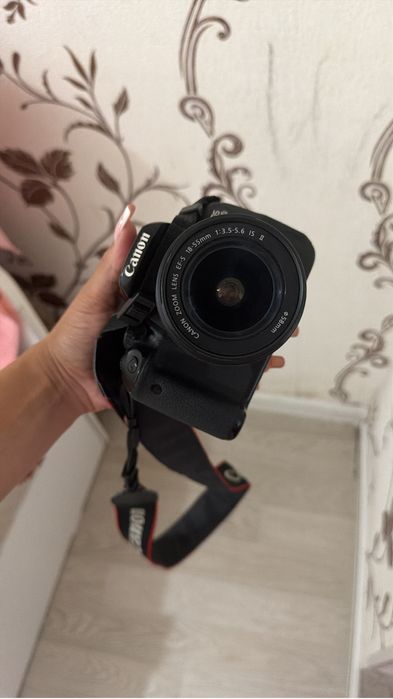 Canon камера EOS650D
