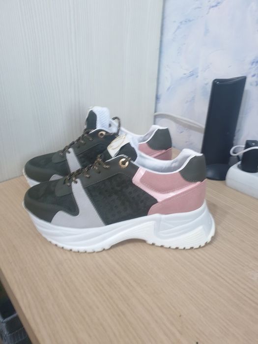 Adidas. Marimi 36,37,38,39. Pret 80 lei