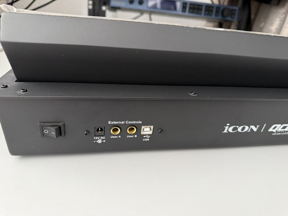 Controller DAW Icon  QCon Pro G2