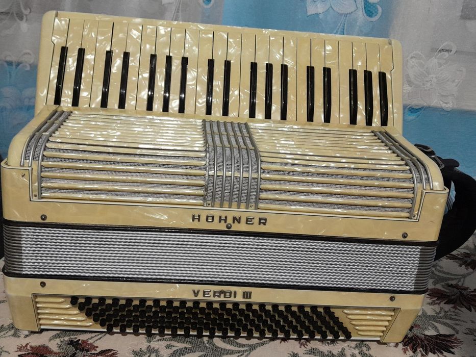 Vând Acordeon Hohner Verdi III
