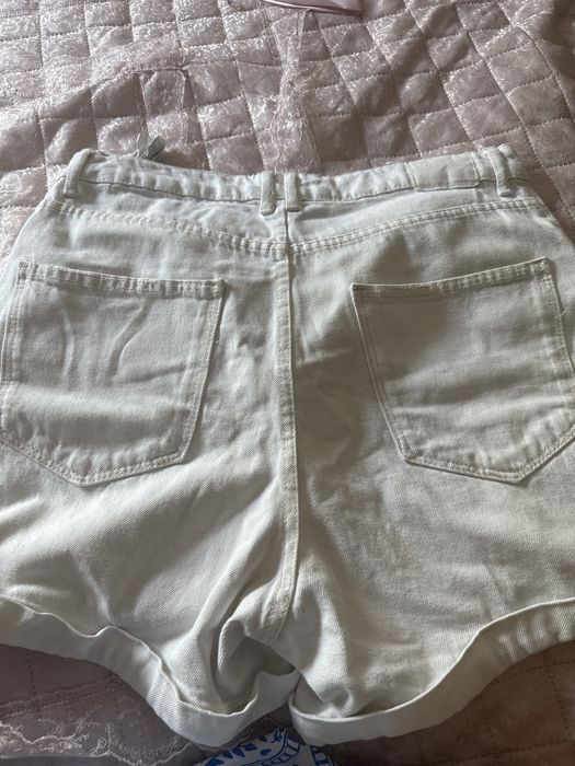 Бели къси гащи за жени