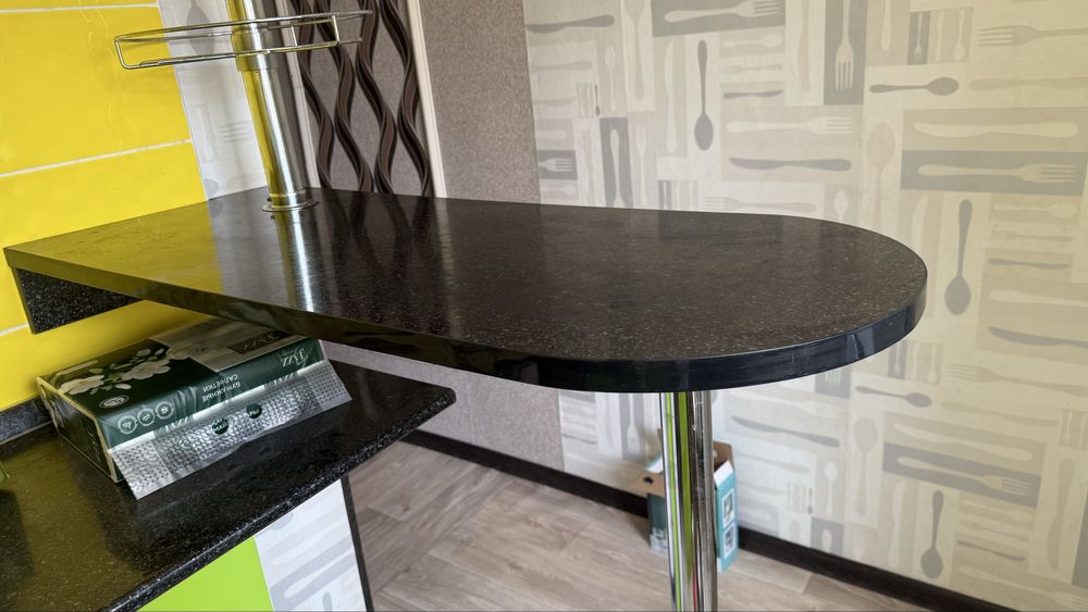 Продается барная стойка и 3 стула