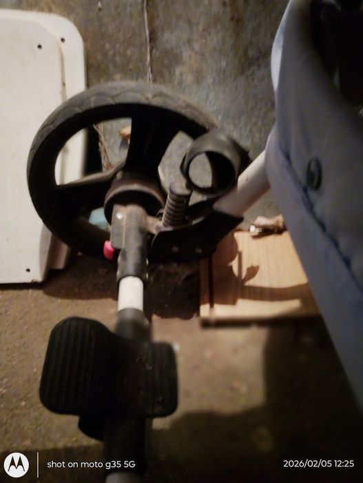 Продавам количка lorelli