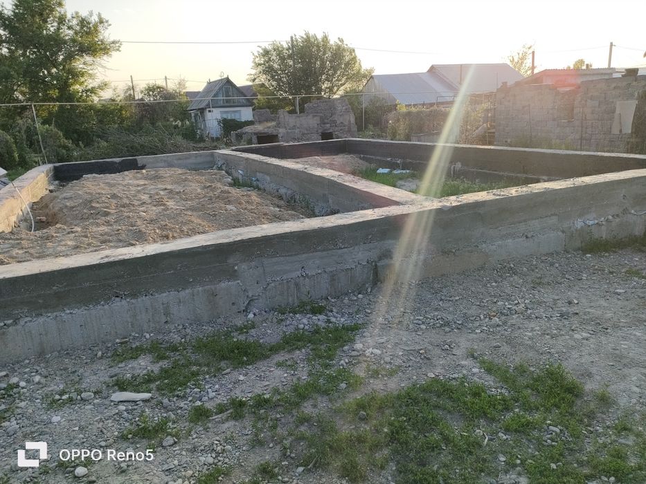 Продам участок с фундаментом