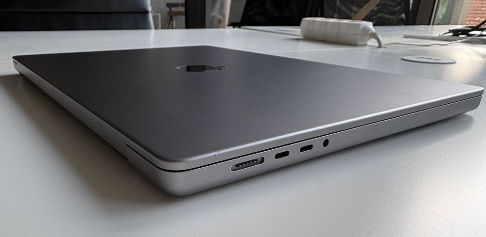 Apple MacBook Pro 2021 16' M1Pro 1TB