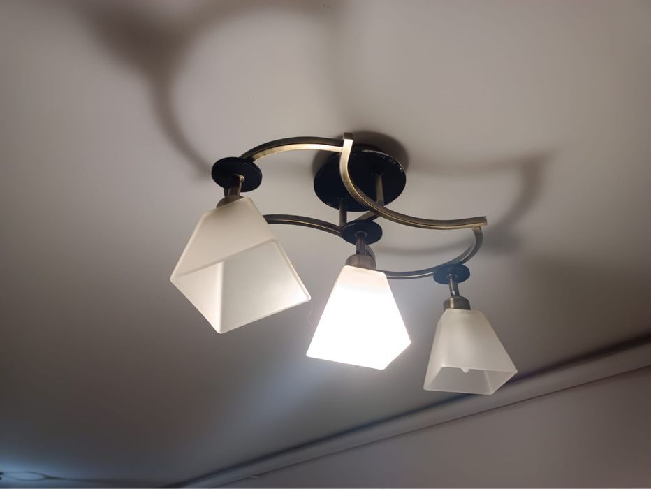 Продаются люстры небольшие