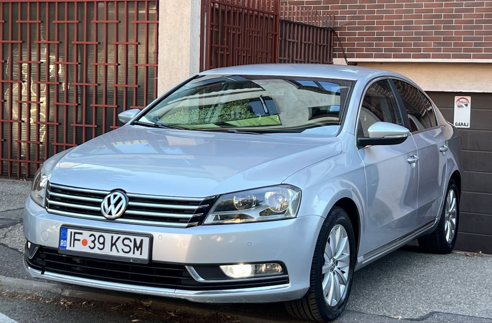 VOLKSWAGEN Passat