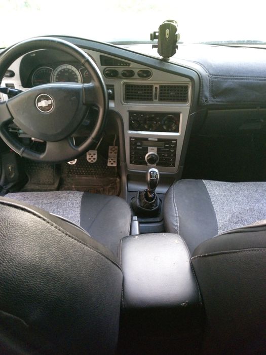 Moshina sotiladi yaxshi alo holatda Luks kondensanerlari ishlaydi