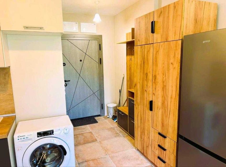 Дава се под наем Едностаен апартамент в к.к. Св.Св. Константин и Елена - 30 кв.м за 255 € - Снимка #1