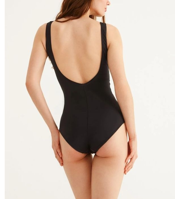 Costum de baie negru diferite marimi. Nou, cu eticheta haine lenjerie