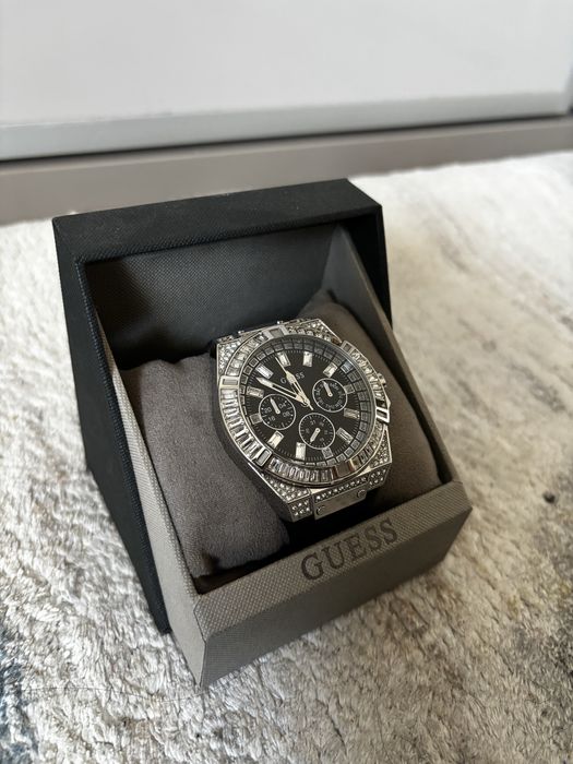 Ceas Guess Zeus, Cristale
