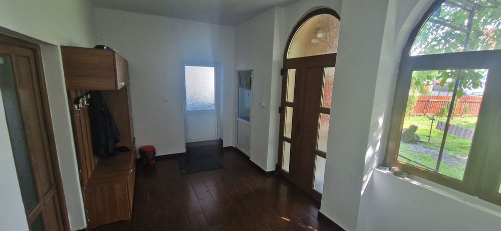 Casa de vanzare cu teren aferent