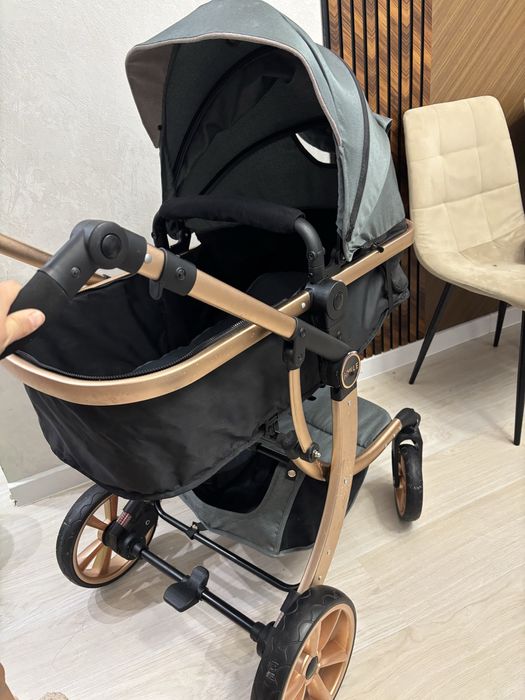 Коляска почти новая