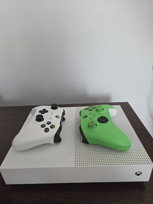 Xbox one s +2 controller