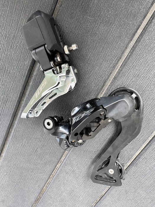 Groupset 105 di2 R7150 + 4iii power meter