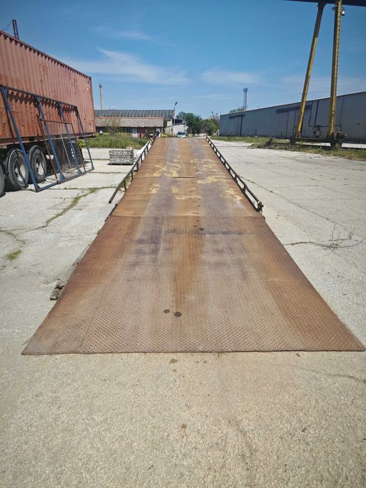 Товарна рампа за мотокар