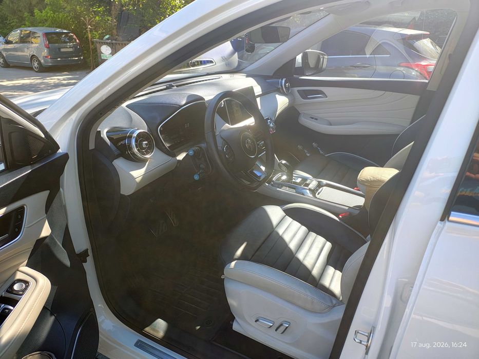 MG HS 1.5 T-GDi 7DCT Exclusive, fabricație 02.2024, 16.458 km, dotări maxime, accesorii bonus