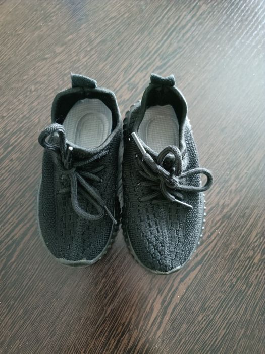 Продам кроссовки для мальчика