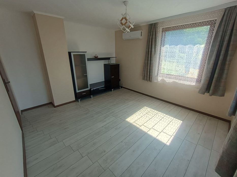 Продавам Къща в с. Вардим