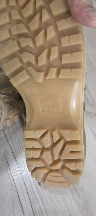 Продаю берцы песочного цвета