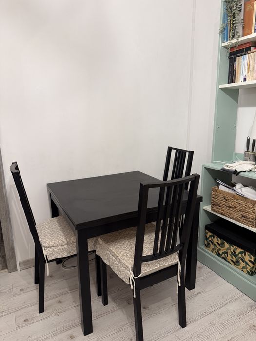 Vand masa lemn ikea si 4 scaune